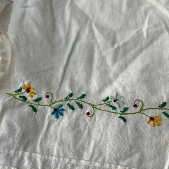 Vintage White Cotton Pillowcases With Hand-Embroidered Floral 21x27 Set Of Two - Picture 4 of 12